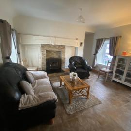Cheerful 3 bedroom country farm house, hotel in Ennis