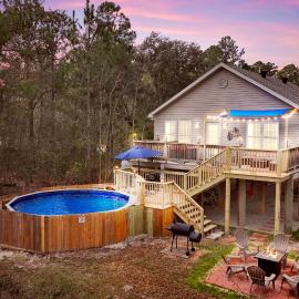 Waterfront Home with Pool, Hot Tub and Game Area, hotel in Shoreline Park