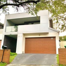 Bankstown 4 Br house close to Shopping & Station, hotel in Bankstown