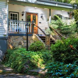 Winter Rose - gorgeous gardens sleeps 5, hotel in Olinda