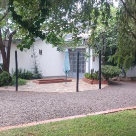 DRIFTWOOD BOUTIQUE BED AND BREAKFAST, hotel em Lobatse