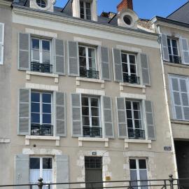 Au 16 Place Saint Louis, hotel in Blois
