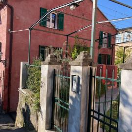 IL PERGOLATO con parcheggio privato, hotel Genovában