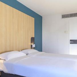 B&B HOTEL Nîmes Centre Arènes, מלון בנים
