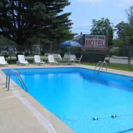 Knotty Pine Motel, hotel Salisburyben