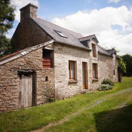 belle maison de campagne, hotel Hénon városában