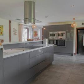 Yellowrush Lodge - Yellowtop Country Park - Hot Tub - Yorkshire، فندق في سيلبي