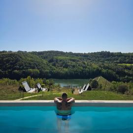 Vila lake, hotel u gradu Karaula