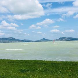 Balaton lake view 30 m from Beach โรงแรมในFonyód