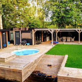 Bohemian included boat supboards and pool 5 minutes by boat from parking to the bohemien, hotel a Loosdrecht