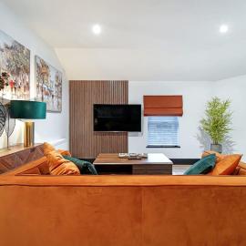 The Eden Loft: A Stylish Retreat، فندق في سترابين