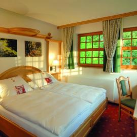 Hotel Alpenhof - ruhige Wohlfühloase zwischen München, dem Fünf-Seenland und den Bergen, in S-Bahnnähe, hotel v destinácii Gauting