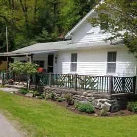 Panther Mountain Lodge، فندق في فينيشا