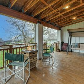 Family-Friendly Winston Vacation Rental w/ Deck!، فندق في Winston