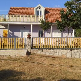 Rooms with a parking space Kijevo, Zagora - 22243 โรงแรมในKijevo
