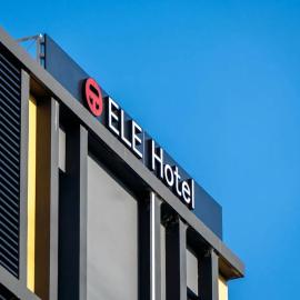 ELE Hotel Kuzuha, hótel í Hirakata
