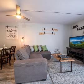 Maui Makai Condo - Completely renovated 1 bedroom 1 bath condo, just steps away from Kahana Beach、カハナのホテル
