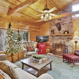 Timber Pines Chalet~ Hot Tub~ Walk to Lake/Marina~