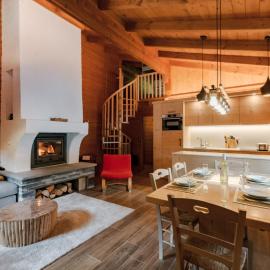 Chalet Soleada with Fireplace and Terrace for 5 - Happy Rentals