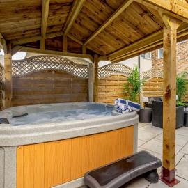3 Bed House With Hot Tub Great Ayton - TOP Terrace, hotel in Great Ayton