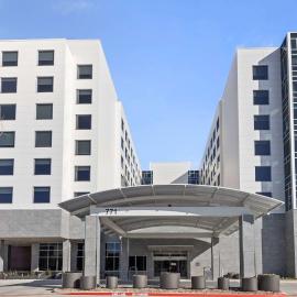 Embassy Suites By Hilton Irving Las Colinas: Irving şehrinde bir otel