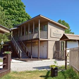 Trommeļa brīvdienu mājiņas-kempings, Hotel in Melnsils