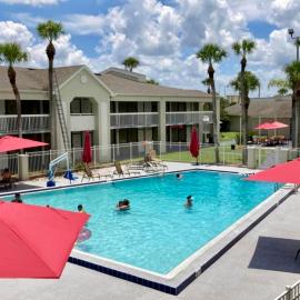 2 beds with Pool, Parking, Wi-Fi & Smart TV, hotel in Kissimmee