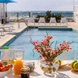 Faros Seaside Villa Larnaca, hotel in Perivolia