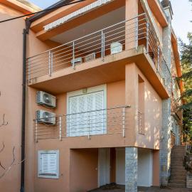 2 Bedroom Beautiful Home In Njivice, hotel in Njivice