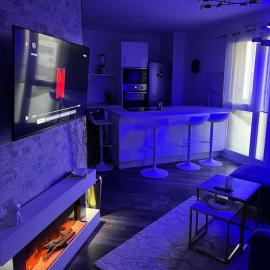 Cosy T2 au porte dOrly Rungis au pied du metro ligne 14, hotell sihtkohas Chevilly-Larue