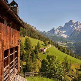 Beautiful barn with garden and stunning view