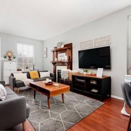 3 King Beds/Charm in Historic STL by StayStLouis، فندق في Soulard