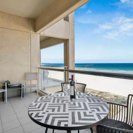 Belle Escapes - Beachfront Balcony Glenelg, hotel u gradu Glenelg
