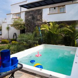 Lujosa casa: alberca terapéutica 3x2m, chimenea, cocina profesional, hotel em León