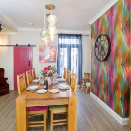 The Milton sleeps 8 close to York city centre pet friendly