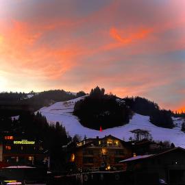 Spa, Sport & City Luxury Ski-in Ski-Out Apartment, hotel in Kitzbühel
