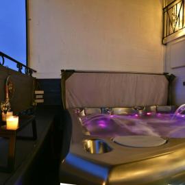 Le LOFT, MoonLOVE, Jacuzzi et sauna privatifs sur terrasse, 120m2