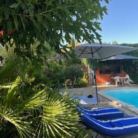 GITES - Mas Saint-Louis - Piscine chauffée, hotel in Aigues-Mortes