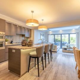 Elegant 4-Bed Home,Private Garden,Parking - By Tempstay