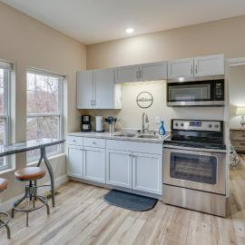 Lake Ozark Apartment w/ Balcony < 1 Mi to Water!