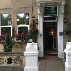 Avon Guesthouse, hotel u gradu Bat
