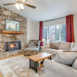 Pet-Friendly Fletcher Home - 13 Mi to Asheville!, готель у місті Флетчер