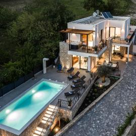 Vila Petram, מלון בבריביר