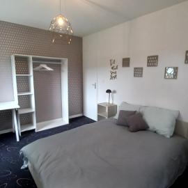 Adorable studio avec entrée indépendante, hotel in Dijon