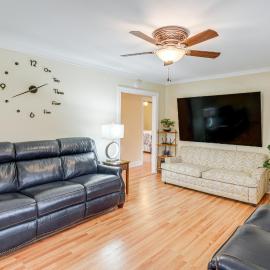 Charming Milton Home w/ Porch - 5 Mi to VIR!، فندق في Milton