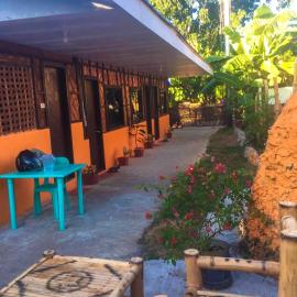 Don Leo's BnB, hotel in Esperanza
