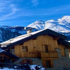 Grand Chalet Éden 12 personnes st martin de Belleville 3 vallées – hotel w mieście Béranger