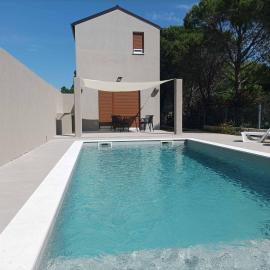 250 Meter zum Strand mit Privatpool, BBQ, Klima