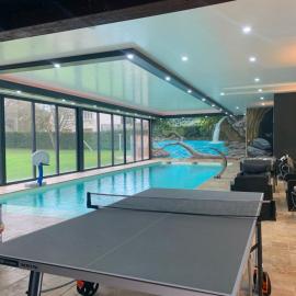 Logement @ 10 personnes avec piscine intérieure 31 degrés zoo de la FLECHE 24 h du Mans, hotel en La Flèche