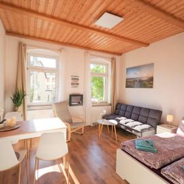 Urlaubsmagie - Ferienwohnung Rotmilan - Garten & Saisonaler Pool - R1